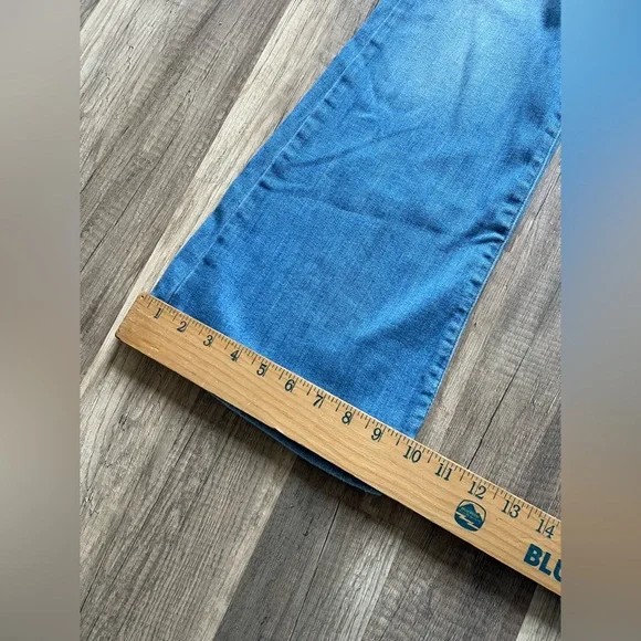 Levi’s Woman’s Medium Wash Sturdy Western Distressed 726 Flare Jeans Size 32 - Picture 8 of 12